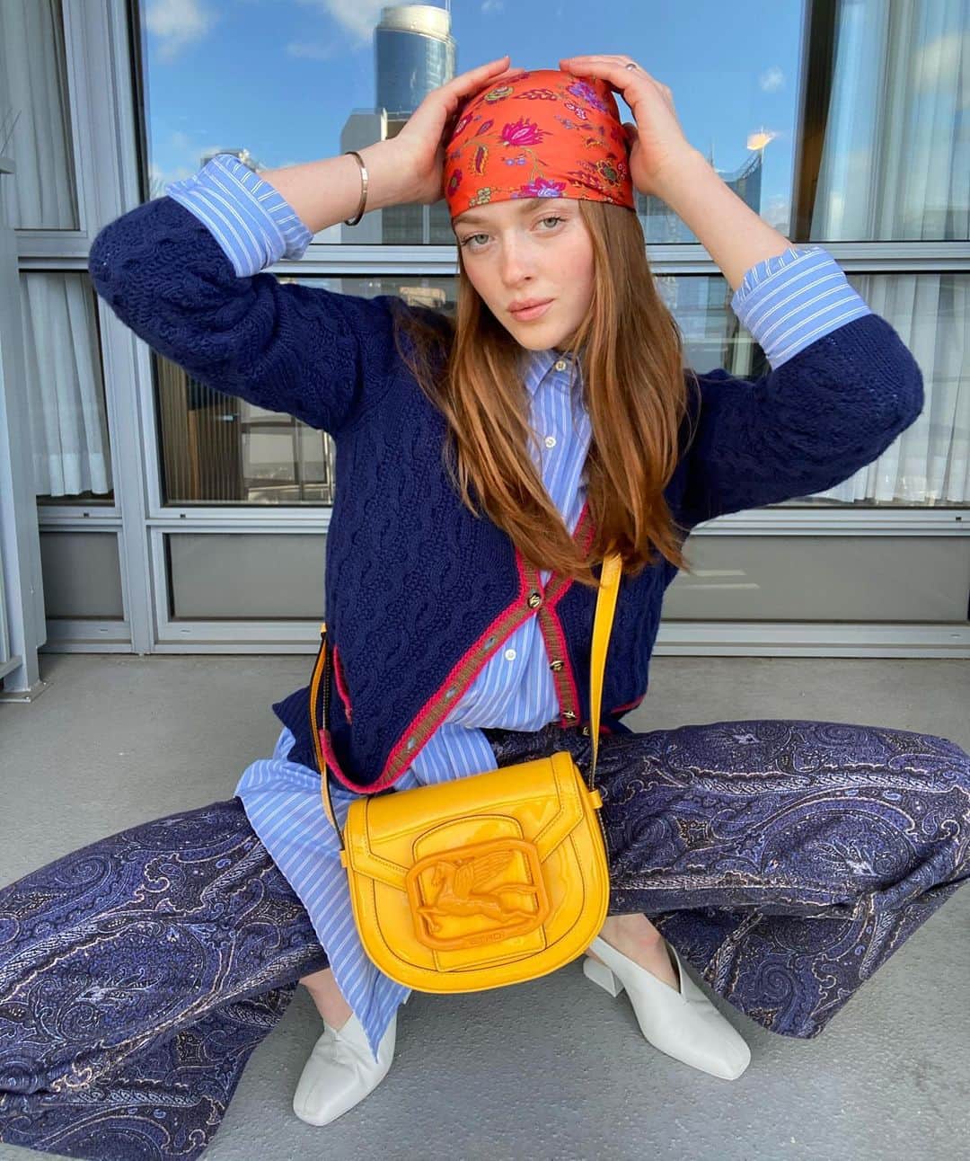 Larsen Thompsonのインスタグラム：「All dressed up to chill on the balcony for the @etro #EtroFW21 show⚡️♥️」