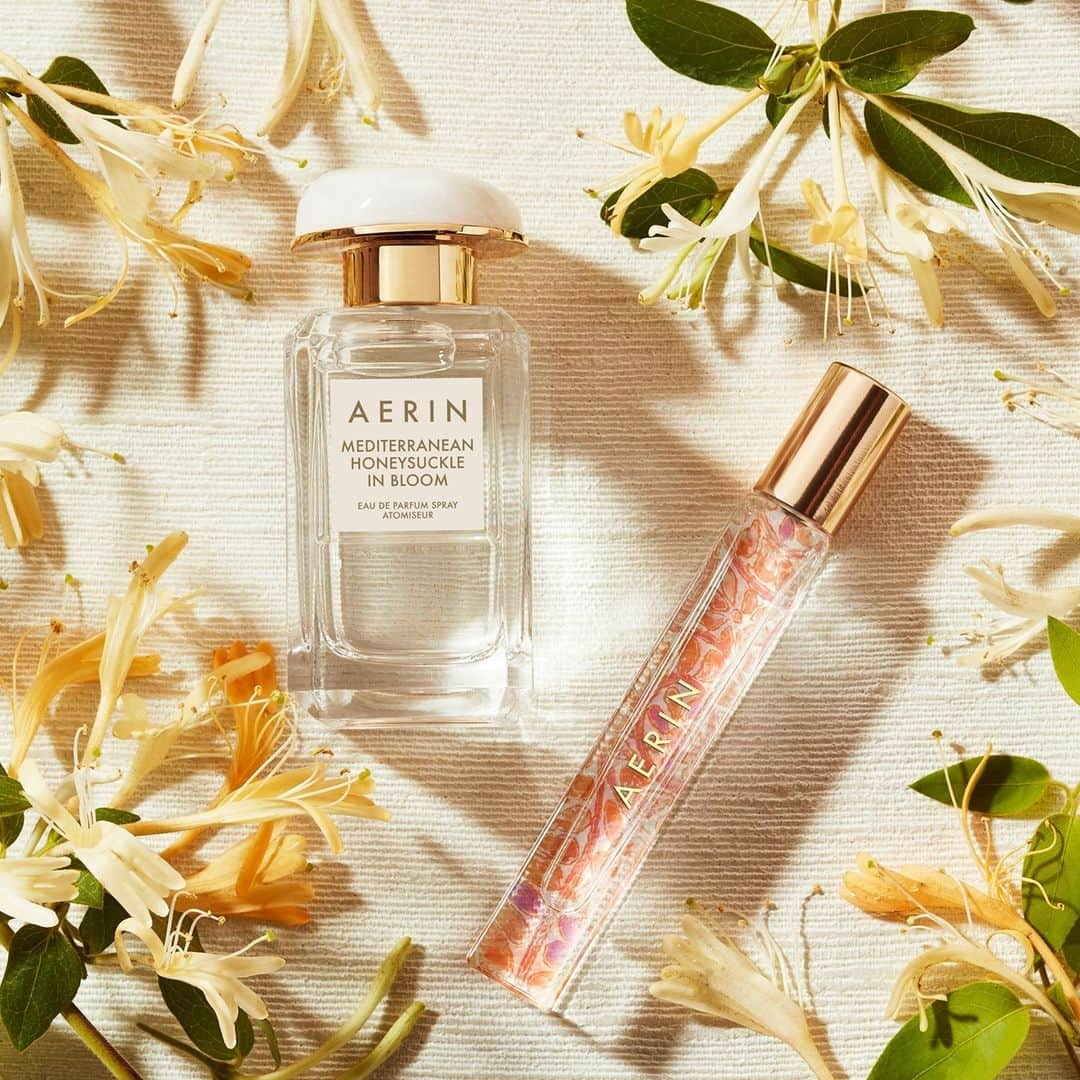 エスティローダーのインスタグラム：「Pack your bags and escape to a world of vibrant florals and radiant sunshine – without leaving your home!😉 @Aerin's new Mediterranean Honeysuckle in Bloom energizes the senses with luminous notes of Honeysuckle, Gardenia, and Grapefruit blended with Jasmine and Tuberose. Bask in the honeyed warmth of the Mediterranean sun – tap to shop this limited-edition fragrance, now! ✨ #AERINBeauty」