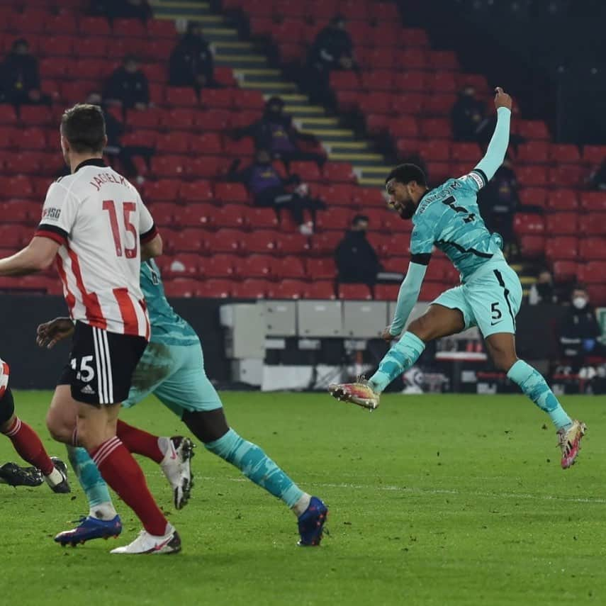 ジョルジニオ・ワイナルドゥムさんのインスタグラム写真 - (ジョルジニオ・ワイナルドゥムInstagram)「Glad with this solid win and clean sheet ✊🏾🔴」3月1日 7時04分 - gwijnaldum