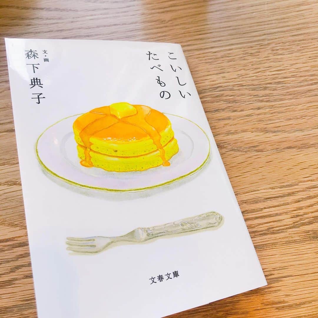 川崎優さんのインスタグラム写真 - (川崎優Instagram)「. . 最近の癒し本。 香りがしそうなくらい美味しいイラストとことば。愛情たっぷりに観察して描かれています。食べていないのに元気がでる。美味しい食べ物ってやっぱりいとおしい🙃」3月1日 7時08分 - yuu__noir