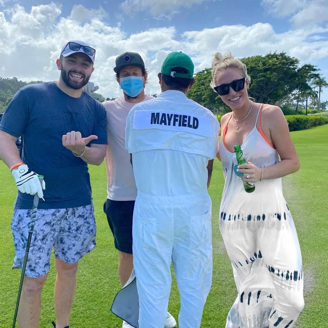 マーク・ウォールバーグさんのインスタグラム写真 - (マーク・ウォールバーグInstagram)「Had to photobomb my guy @bakermayfield 😂😂」3月1日 7時25分 - markwahlberg