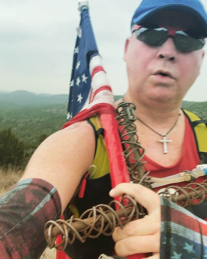 sevimli_hayvanlar34のインスタグラム：「Run with endurance trust God in all things. Even though your path may be cloudy ask God for wisdom and allow him to lead your steps. Have a great week 👊🙏🇺🇸❣️ #canyonlake #wimberly #devilsbackbone」