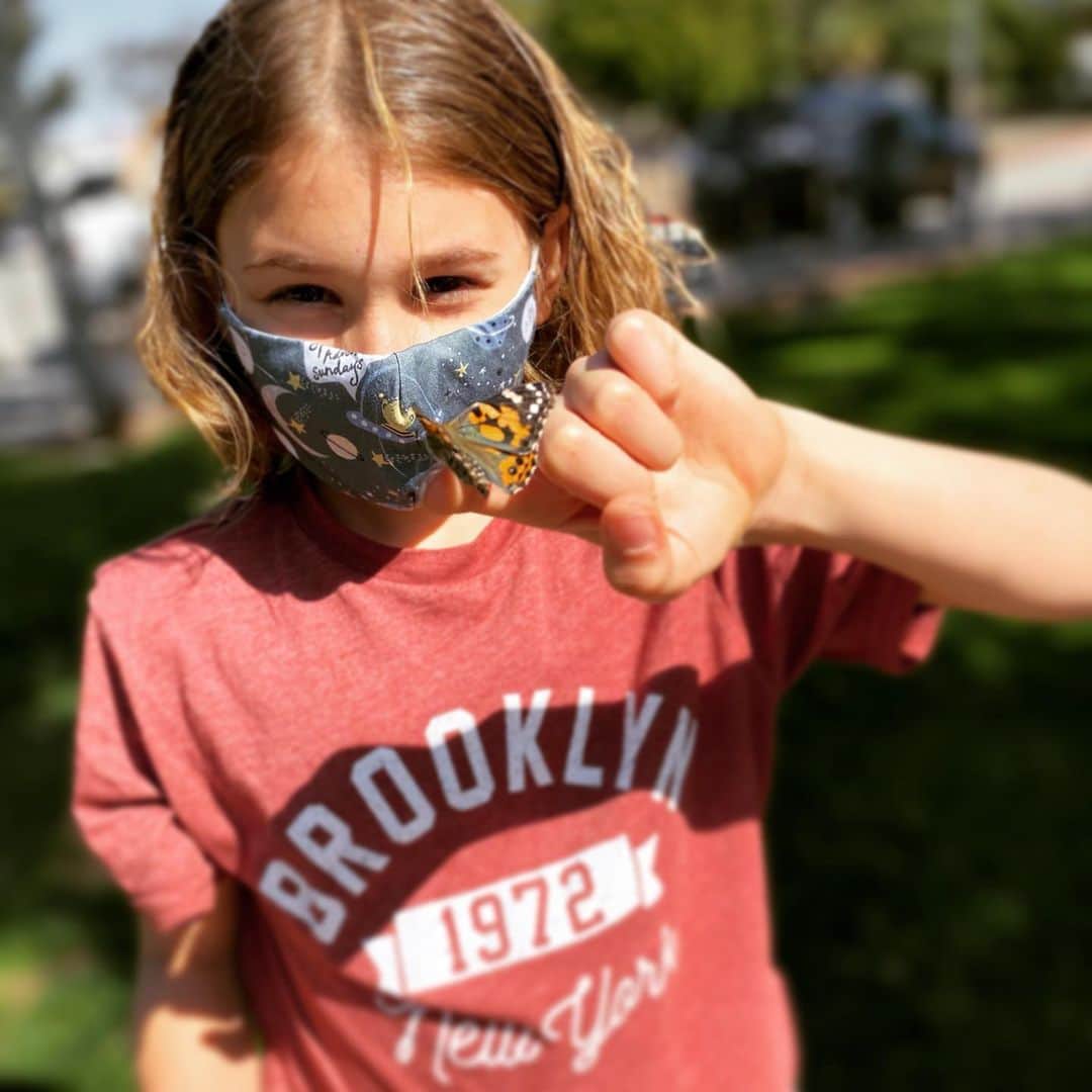 アマンダ・リゲッティのインスタグラム：「Time to fly butterfly #sundayfunday」