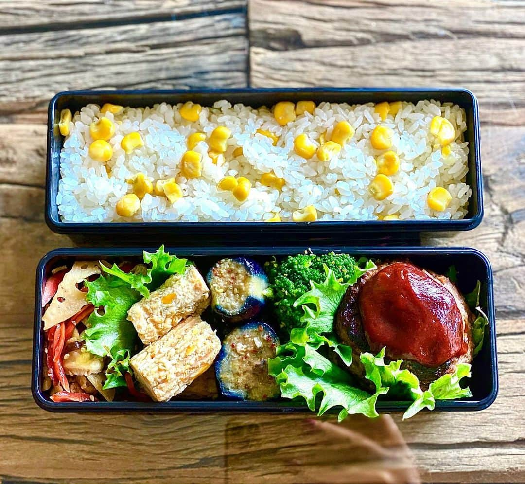 多嶋沙弥さんのインスタグラム写真 - (多嶋沙弥Instagram)「おはようございます🌞 本日の #沙弥弁 🍱 . ハンバーグにブロッコリーのナムル、 茄子の辛味噌和えにきんぴらでいってらっしゃい👋 . 最近ようやく時短や手間を減らす工夫について考える余裕が出てきて、色々試してみています😊 小分けして冷凍、まずは基本からマスター💮 . もう3月！🌸 今週も頑張りましょうね🥰 . #ママモデル#男の子ママ#沙弥弁#ハンバーグ」3月1日 8時13分 - saya_tajima