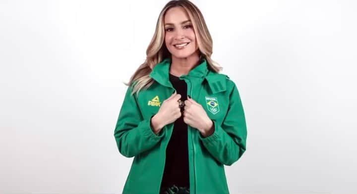 マルセロ・メロのインスタグラム：「Repost from @timebrasil Lançamento da série ✔️ Presença da nossa madrinha e dois superatletas✔️ Resenha descontraída✔️ Histórias incríveis✔️  É isso mesmo que você leu, estamos lançando uma série de 3 episódios com a nossa madrinha @claudialeitte e dois superatletas, @anamarcela92 e @marcelomelo83. 🤩 Após ler esse chekclist e assistir o teaser, vai ficar difícil não querer conhecer um pouco mais das histórias e curiosidades desses craques. Para te ajudar, vamos dar apenas um spoiler: você vai se divertir! 👀  Curtiu? Então, veja o 1º episodio completo da série Dá o Play, #TimeBrasil em nosso Facebook. Nosso @ por lá também é timebrasil.  #JogosOlimpicos #Esporte #Brasil #Natação #Tênis」