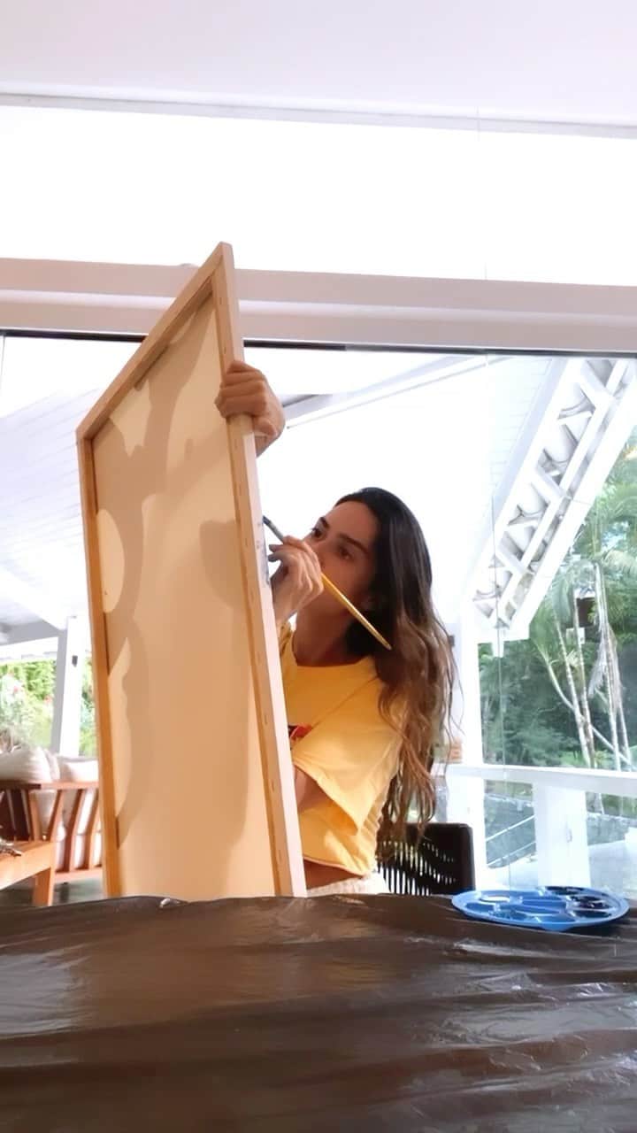 Thaila Ayalaのインスタグラム：「Minha terapia 🎨🎨🎨」