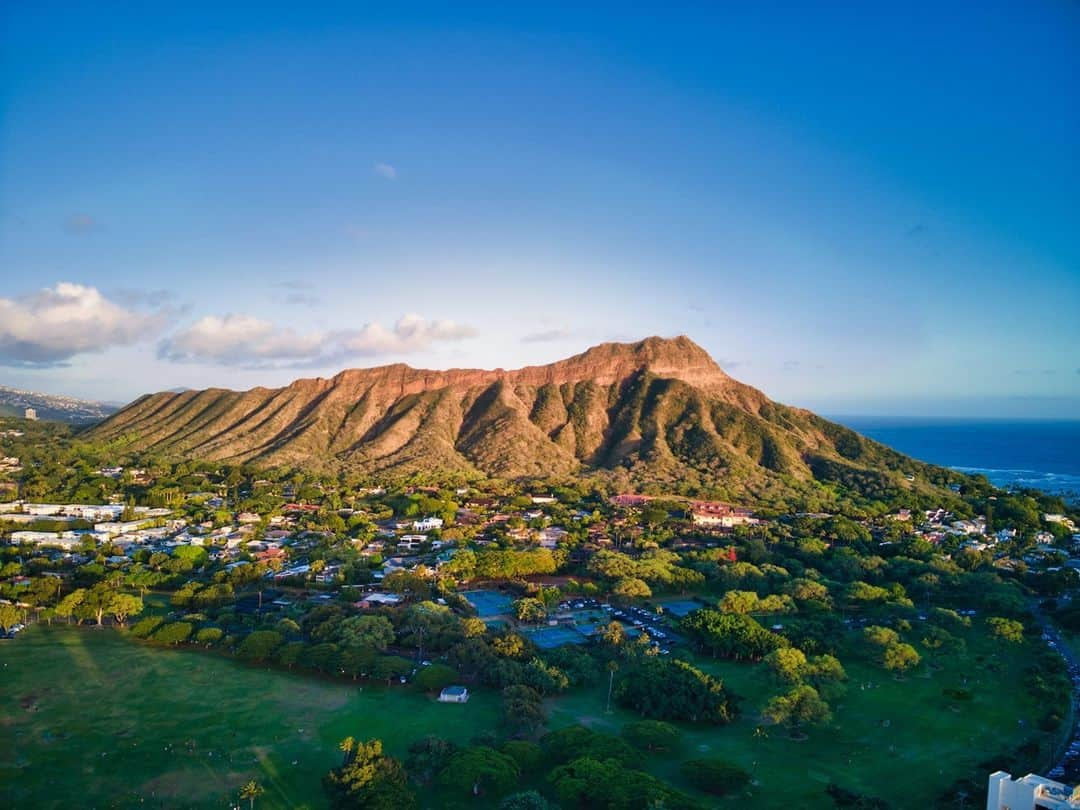 ハワイアン航空さんのインスタグラム写真 - (ハワイアン航空Instagram)「Aloha kakahiaka! 🌺🌴 3月最初の投稿は#ダイヤモンドヘッド です！ 今週も元気にスタートしましょう😎  📷 @chongyfresh  #マンデーブルー #ハワイの風景 #ハワイ旅行 #ハワイに行きたい #ハワイ好きな人と繋がりたい」3月1日 8時30分 - hawaiianairlinesjp