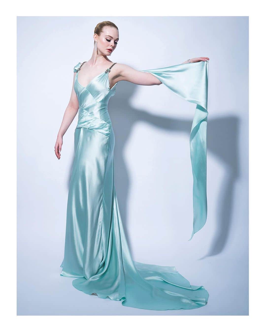 のインスタグラム：「To the 78th annual @goldenglobes, @ellefanning, Nominee for Best Performance by an Actress in a Television Series – Musical or Comedy for #TheGreat wore a custom #Gucci satin draped gown with embroidered crystal brooches. Photo by @garethgatrell. #GoldenGlobes @thegreathulu #ElleFanning @alessandro_michele #AlessandroMichele」