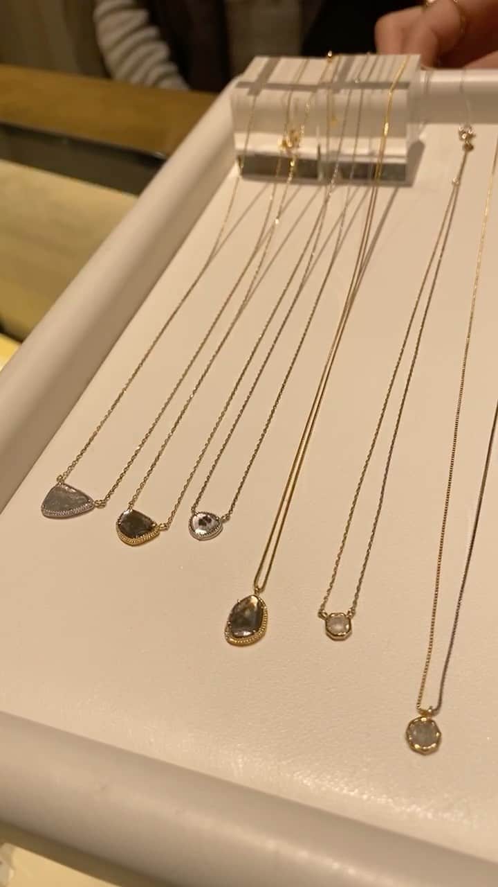 のインスタグラム：「vol.3  先日の伊勢丹新宿店アクセサリー @isetanaccessories  インスタLIVE をアップさせていただきました。  コレクションごとに3つに分けてアップさせていただきます✨  ※ LIMITED SHOP期間中、「三越伊勢丹リモートショッピング」アプリにも対応しております。 お気軽にチャットでのお問合せ等、ご利用くださいませ。 各種クレジットカードでのお支払が可能です👌 　　　　　 【LIMITED SHOP】ーーーーーーーーーーーーー  ◇2/24(水)〜3/2(火)  ◇伊勢丹新宿 本館1階 ◇プロモーションスペース1 ◇営業時間10時〜19時  ※感染症拡大防止に留意し皆様のお越しをお待ちいたします。  ーーーーーーーーーーーーーーーーーーーーーー Limited Shop以外にも中目黒のatelier officeにて予約制ではございますがご覧いただけます。 ぜひお気軽にご連絡ください。（ご予約先 info@shelby8.com） ※ Limited Shop期間中はCloseとさせていただきます。  【Online Shop】ーーーーーーーーーーーーーー www.shelby8.com Brand Profile Page からも Linkできます。 ーーーーーーーーーーーーーーーーーーーーーー 【Contact Us 】info@shelby8.com ーーーーーーーーーーーーーーーーーーーーーー」