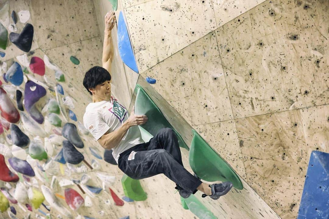 藤井快さんのインスタグラム写真 - (藤井快Instagram)「A new style competition “The SIX”. Each route was set by a competitor and a route setter as a team. I made a powerful and physical route which is my strong point. The competition was super interesting because the style was completely new in Japan!  先日行われた｢THE SIX｣に出場しました！ ルートセッターと選手がペアになって課題を作るという新しいスタイルのコンペです！ 僕は平嶋元さん @zaragossa31 とペアを組み、僕の強みでもあるボディのパワーを引き出すような課題を作りました💪  詳しい大会の様子は、J-SPORTSさんで放送されるので、是非見て下さい！👏 ↓↓↓日程↓↓↓ 3月21日21:00-10:30  （※J-SPORTS オンデマンド会員は無料視聴可　登録無料）  僕もルートセットはするけど、僕の強みを理解しているセッターと作る課題は自分では作れないものでとても刺激的でした。 本番ではまさかのムーブも出てきて反省点もありましたが。笑  すでにもう一度やりたい！  📸 by @climbersjp / @tokyofotopress   #THESIX #newstyle #routeset   @adidasterrex @fiveten_official @alpinawatchesjapan  @au_official @in_jelly_  @morinagatraininglab @frictionlabs @team_edelrid #adidas #fiveten #alpinawatches #TEAMau #teamedelrid #森永製菓」3月1日 9時09分 - fujii_kokoro