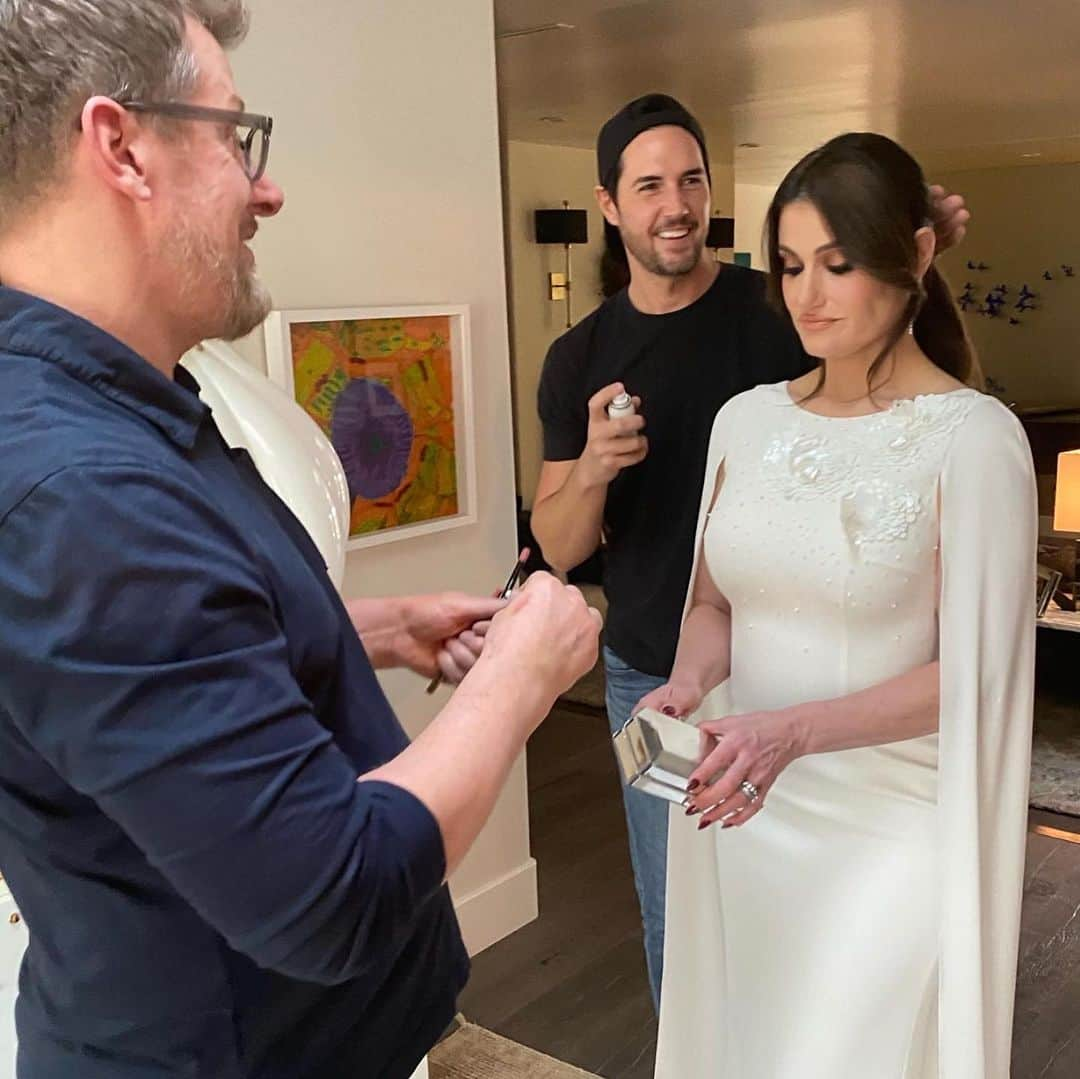 ポール・ノートンさんのインスタグラム写真 - (ポール・ノートンInstagram)「Can’t believe this was a year ago! @idinamenzel #goldenglobes 2020 #hair by Me @leobypaulnorton #makeup by @makeupmatthew #styling by @jillandjordan #nails by @nailzbyvee #haircolor by @daphnedoesmyhair #idinamenzel #frozen #elsa」3月1日 9時07分 - paulnortonhair