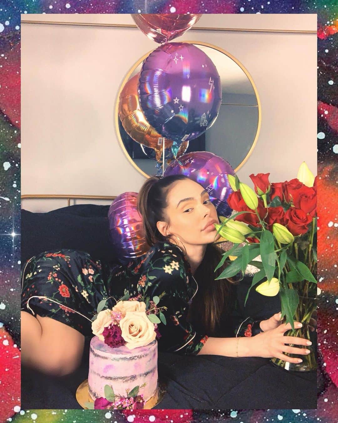 アナベル・アコスタのインスタグラム：「On Feb 8th, four years ago, I almost died in a car crash. I believe I only survived because God intervened that day. Crash I had most don’t make it out alive. A day I will never forget. Especially on birthdays. One I remember mostly in fragments, thru the fog of a consussion & yet so vividly. I remember the excruciating pain of my broken ribs and body as if it was yesterday. I remember what it feels like to not be able to breathe when your lungs collapse. I still remember the doctors voice telling me if they didn’t put me under for surgery asap I wasn’t gonna make it. All I could think about was my father, who had just had surgery. I was trying to remember the last thing I said to him, hoping it was I love you dad. I will never forget what it feels like to think I wasn’t gonna see another day. I realized then when I found myself alone fighting for my life, how much I took life for granted, how asleep I was. Safe to say I’m wide awake now. Age is just a number, another year of life experience. Celebrate ur life & urself on the daily. Don’t wait til ur bday or a special occasion. Fight for your life, it’s a gift. Life your life, live everyday ,and know that the future is unwritten. Make the most of it. The best birthday present of all is love. Thank you ALL for ALL the LOVE today. For celebrating life with me. It means the world 🦋🌹🦋🌹」
