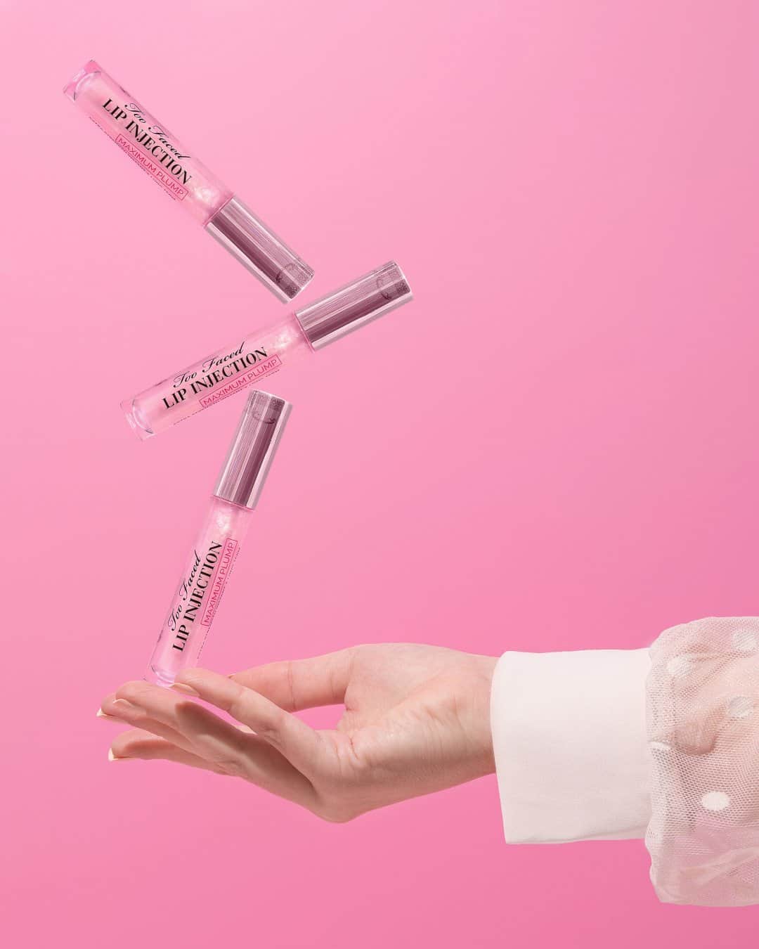 Too Facedのインスタグラム：「Juicy, plump lips are always in! 🔥 Take your pout to the MAX with our Lip Injection Maximum Plump!! #toofacedlipinjection #toofaced」
