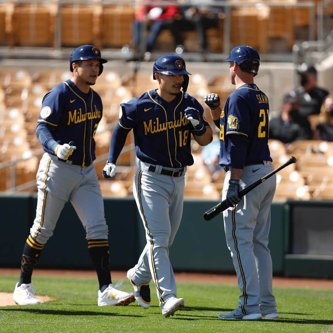 ミルウォーキー・ブルワーズさんのインスタグラム写真 - (ミルウォーキー・ブルワーズInstagram)「Four homers and a win!   The first Spring Training game is in the books. We’re back at it tomorrow.  #CactusCrew」3月1日 9時15分 - brewers