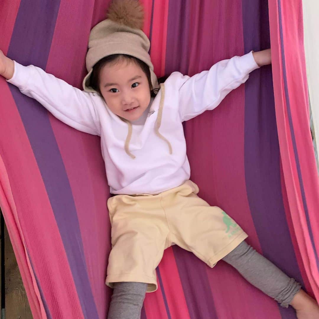 チェ・ジョンユンのインスタグラム：「#비오는날캠핑#해먹」
