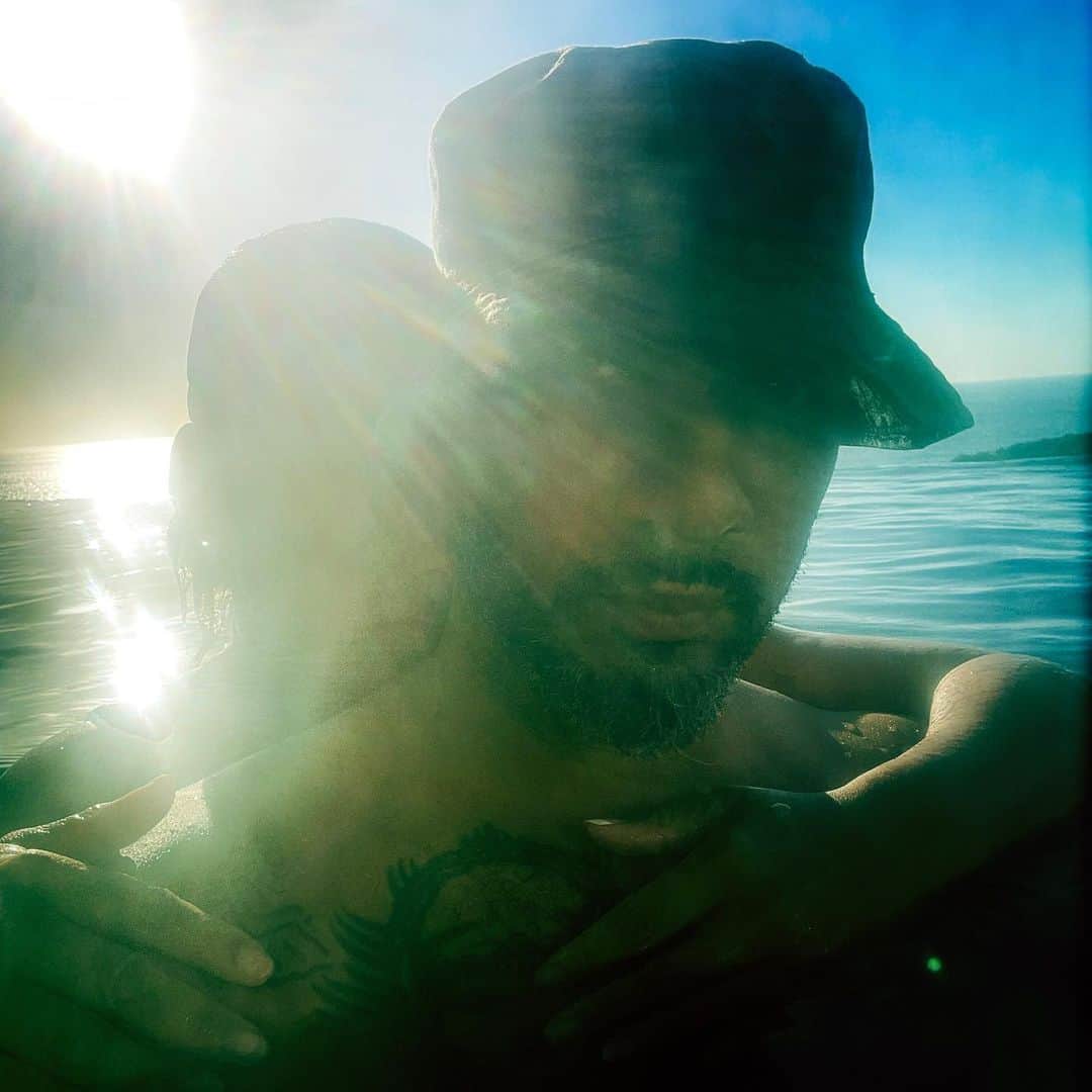 スウィズ・ビーツのインスタグラム：「SUNDAY❤️🌞」