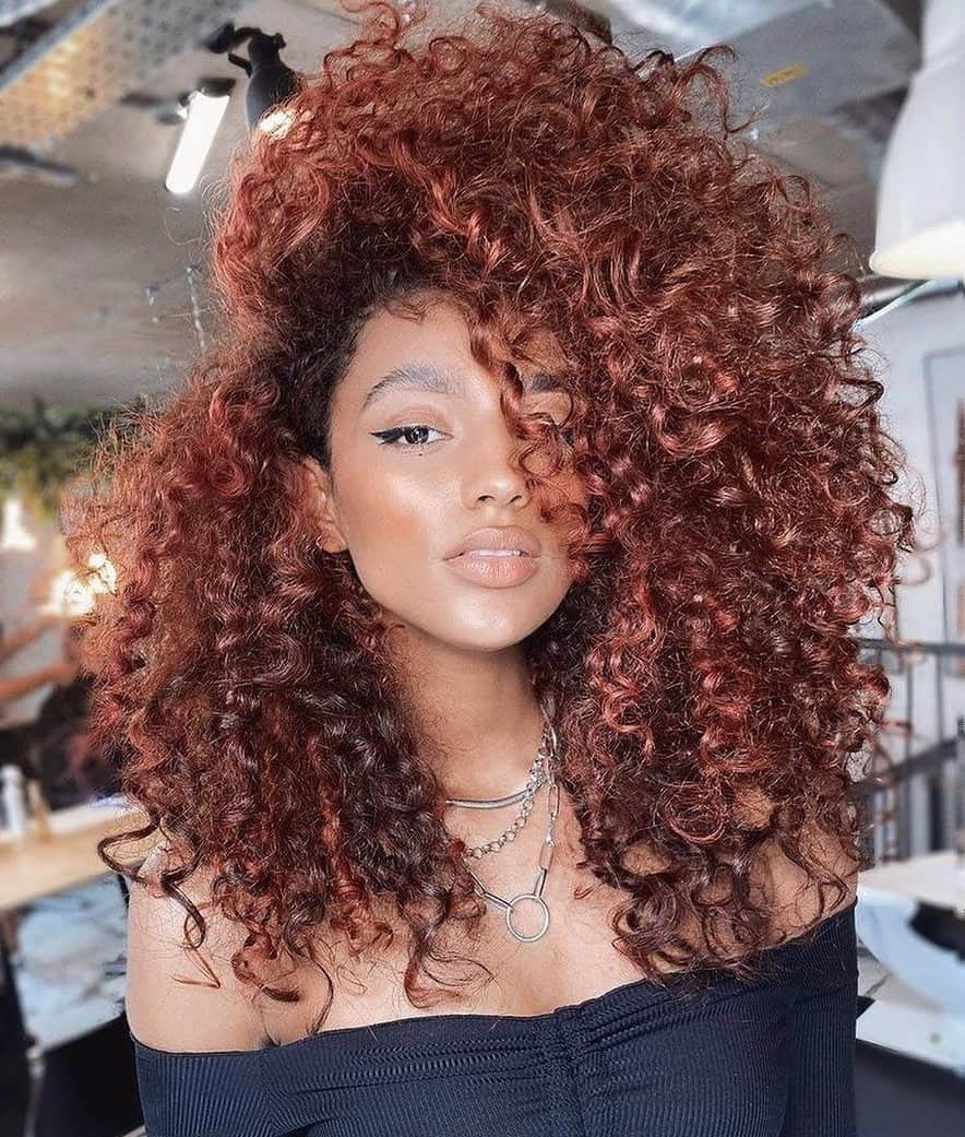 CosmoProf Beautyさんのインスタグラム写真 - (CosmoProf BeautyInstagram)「Do you know how to save compromised curls? Textured hair is susceptible to the long-term effects of heat damage – including a threatened curl pattern. Help your #CurlQueens revive damaged strands with these tips:  ➰ Skip the heat –– Air dry hair only and forget the heat tools. ➰ Learn protective styling techniques, likes braids and twists, to offer to clients. ➰ Encourage frequent trims to eliminate dead ends. ➰ Indulge them in a nourishing hair mask during their visit. Hair by: @jhair_stylist  Find the products you need to revive curls at Cosmo Prof! Don't forget, Same Day Delivery is available. SHOP via link in bio.  #repost #cosmoprofbeauty #licensedtocreate #curlynatural #curlyhairstyle #curlyhairstyles #curlyhaircare #naturalcurls #naturallycurly #texturedhair #naturalhairstylist ⁣⁣#naturalhairstyles #naturalhaircare #naturalhaircareproducts #naturalhairtips  #redhair #redhead #redheads #redhairs #redhaired #redhaircolor #redhairdontcare」3月1日 9時28分 - cosmoprofbeauty