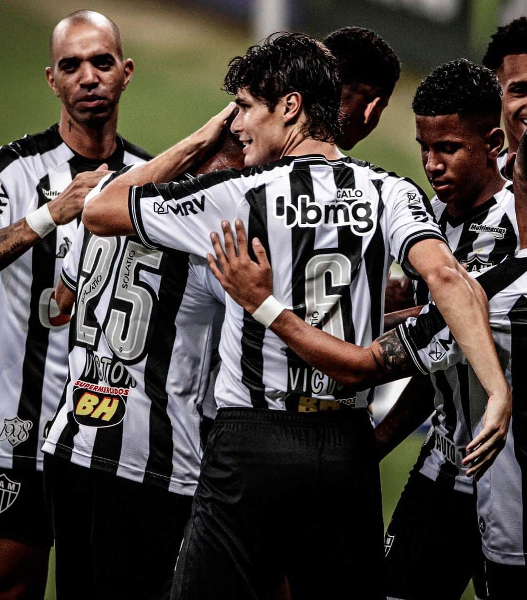 ドドさんのインスタグラム写真 - (ドドInstagram)「Noite perfeita no Mineirão. Estreia e vitória. Muito bom poder estar em campo novamente. @atletico #AquíÉGalo 🐔⚽️ 📸 @pedrovalefoto @marceloalvarengafoto」3月1日 9時35分 - dodopires