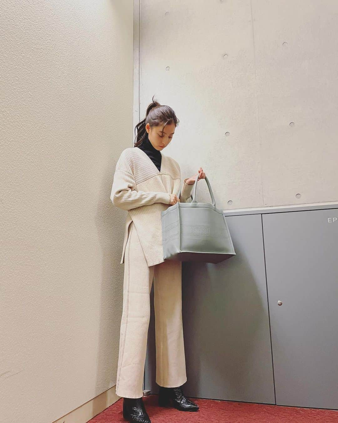 新木優子さんのインスタグラム写真 - (新木優子Instagram)「私服 coat & setup : @clane_official  shoes : @evris_official  bag : @dior  #撮影の時だけマスク外しています🙇🏻‍♀️✨」3月1日 20時38分 - yuuuuukko_