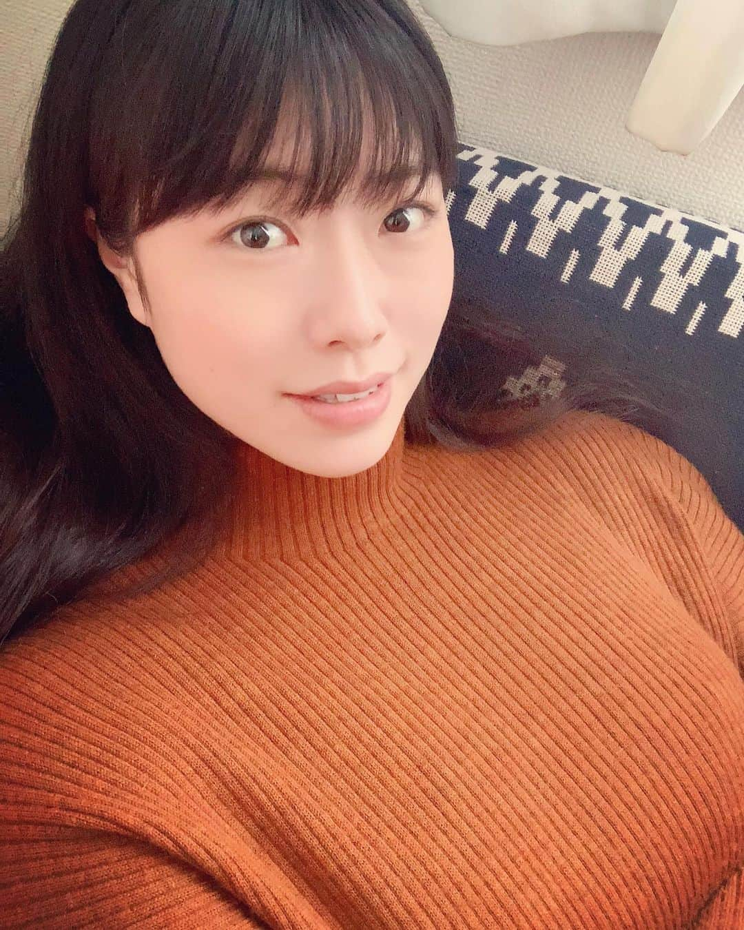 小田飛鳥さんのインスタグラム写真 - (小田飛鳥Instagram)「昨日は深夜過ぎまで撮影、今日はびっくりな収録でした😳 スタッフさん達と再会出来るのが嬉しくて嬉しくて……顔が緩む🥴 どちらも私らしさを出せたかな♪ おねむなのでもう寝るぞ〜〜」3月1日 20時31分 - asuka_oda_0320