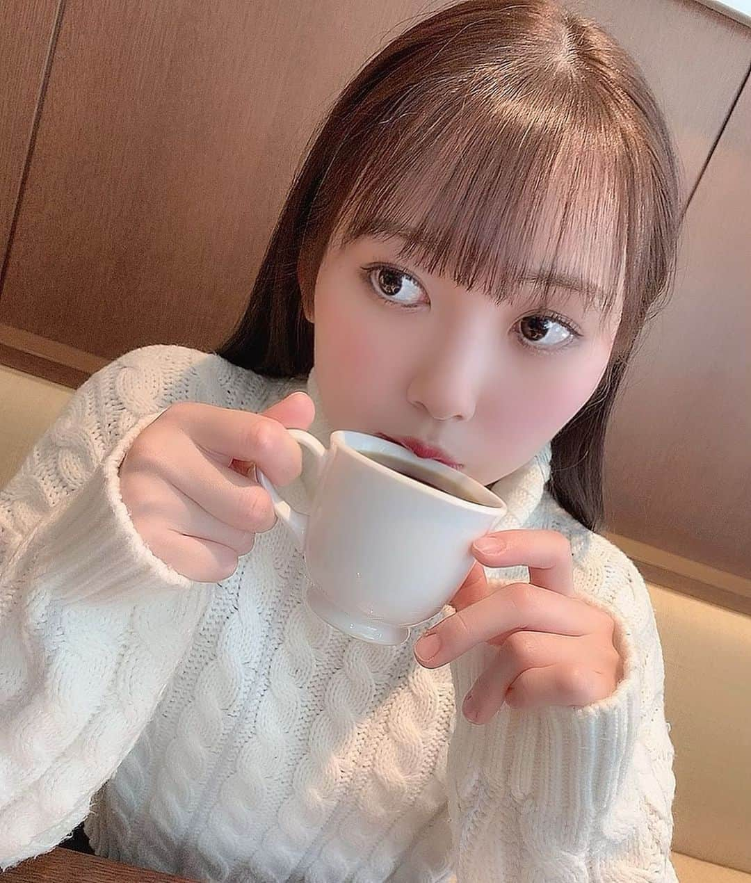 山内祐奈さんのインスタグラム写真 - (山内祐奈Instagram)「🤍 今日から3月ですね🌟🌟 3.4枚目ほんとはカチューシャつけてたんだけど う~んってなって外しちゃった数少ない写真。🐶」3月1日 19時09分 - yuna_hkt48