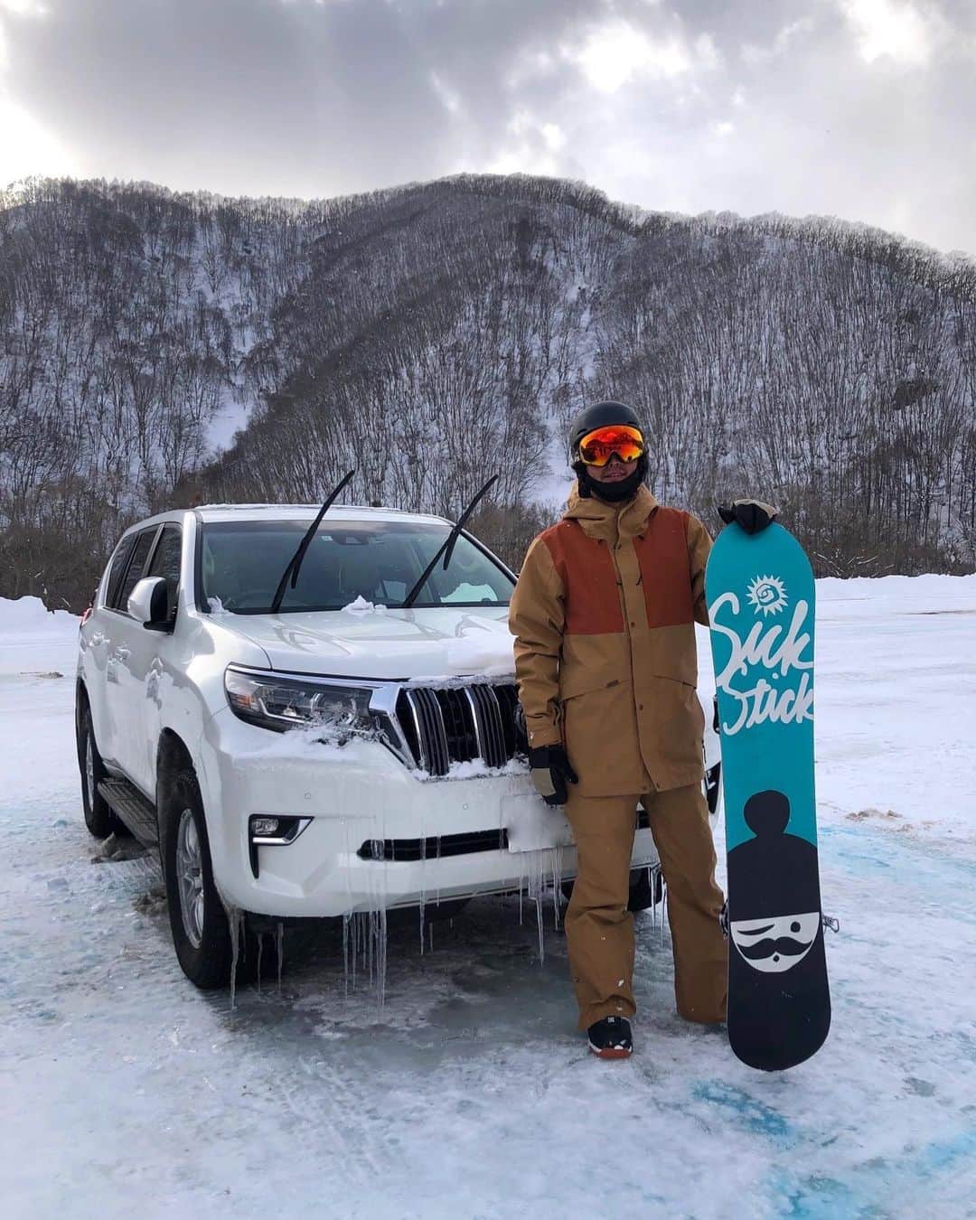 のインスタグラム：「先月、撮影で4年ぶりに行った雪山。 楽しく転げまくりましたとさ。🤣 #snow #snowboarding #dakine #dc #salomon #雪山 #スノーボード」