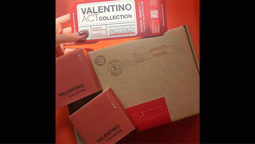MANONさんのインスタグラム写真 - (MANONInstagram)「@maisonvalentino  Thank you for the invitation❤️ @pppiccioli ‘s #ValentinoActCollection  will be streamed on their IG stories and VALENTINO.COM tonight at 10pm JST Go check it! 📹edited by me  VALENTINOの2021-22秋冬コレクションが今日の日本時間22時にデジタル配信されるみたいなので、VALENTINOの素敵な衣装で動画作ってみた💗」3月1日 19時13分 - je_suis_manon2