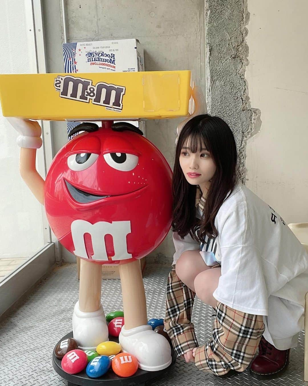 雪村彩音さんのインスタグラム写真 - (雪村彩音Instagram)「. m&m'sのキャラと📸💗 最近はストリート系きなくなったなあ〜〜🐶💭 . . #milkboy #landbymilkboy #thicc #drmartens #ストリートファッション #ストリート系女子 #ストリートコーデ #ストリート女子 #マーチン女子 #マーチンコーデ #マーチン #ミルクボーイ #ランドバイミルクボーイ #サロモ#サロンモデル#model#モデル #salonmodel #女優#グラビア #インスタグラビア #おしゃれさんと繋がりたい #ナチュラルメイク #オシャレさんと繋がりたい #関西サロンモデル#関東サロンモデル #裸眼メイク #裸眼 #大阪サロンモデル #大阪サロモ」3月1日 19時14分 - ykmrayn411