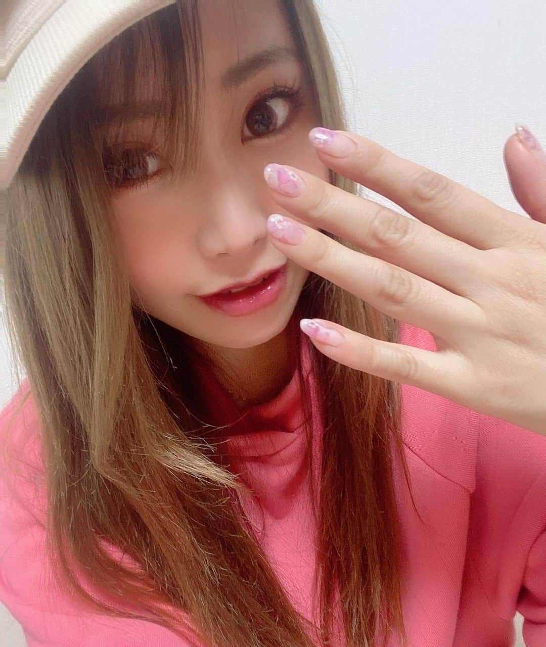 渡瀬茜さんのインスタグラム写真 - (渡瀬茜Instagram)「3月に入ったし @fleuve_nail で春ネイルにしてもらってきたよん😆💓  一足先に私の爪でサクラ開花です🌸✨  もう春ね🤗✨ 今日もポカポカでパルムさんもお散歩ルンルンだったよ🐾 3月もよろしくお願いします☺️💓  #ネイル#newnail #春ネイル#springnails #カリスマネイリスト#カリスマネイリストよしみ#よしみネイル#ネイルサロン#上手なネイルサロン #ネイルデザイン#フラワーネイル#サクラネイル#プライベートネイルサロン #春だー」3月1日 19時15分 - wataseakane1