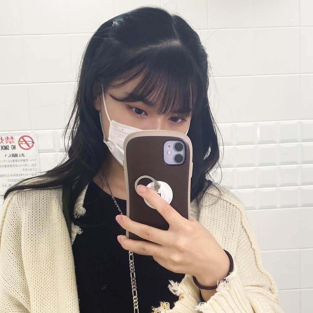 杉山緋那のインスタグラム：「ハーフツインやったけどあんま見えないね🥲 最近巻くのにハマってます^^ いろいろアレンジしたいな〜」