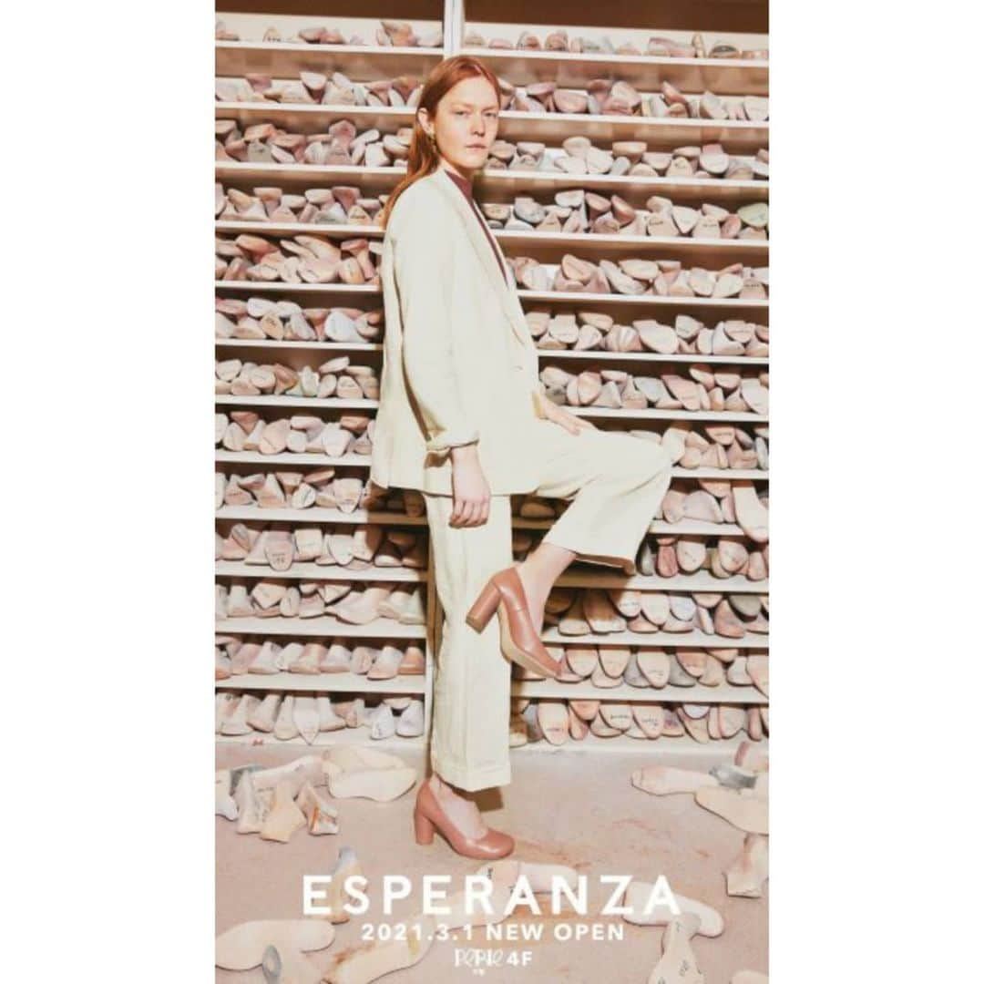 ペリエ千葉さんのインスタグラム写真 - (ペリエ千葉Instagram)「【本館4F/ESPERANZA】 ペリエ千葉 本館4F「ESPERANZA」2021.3.1(月)OPEN！   枠組みに捉われず、気負わず、シンプルでありながら、スタイルを感じさせる。 これまでのワードローブに沿った程よさも求めながら、トレンドのスパイスとシューズ職人の技術を掛け合わせた、シンプル以上の足元を演出。 旬を感じさせるデザインを取り入れ、健やかな足元に寄り添う、品が増すマイナーチェンジと必要なメリハリ、ニュアンスアクセント。 よりフレッシュに、より心地のよい、歩く楽しさをESPERANZA は提案します。   #ESPERANZA　#エスペランサ　#NEWOPEN　#NEWSHOP　#靴　#シューズ　#トレンドシューズ　#春コーデ」3月1日 19時31分 - perie_chiba