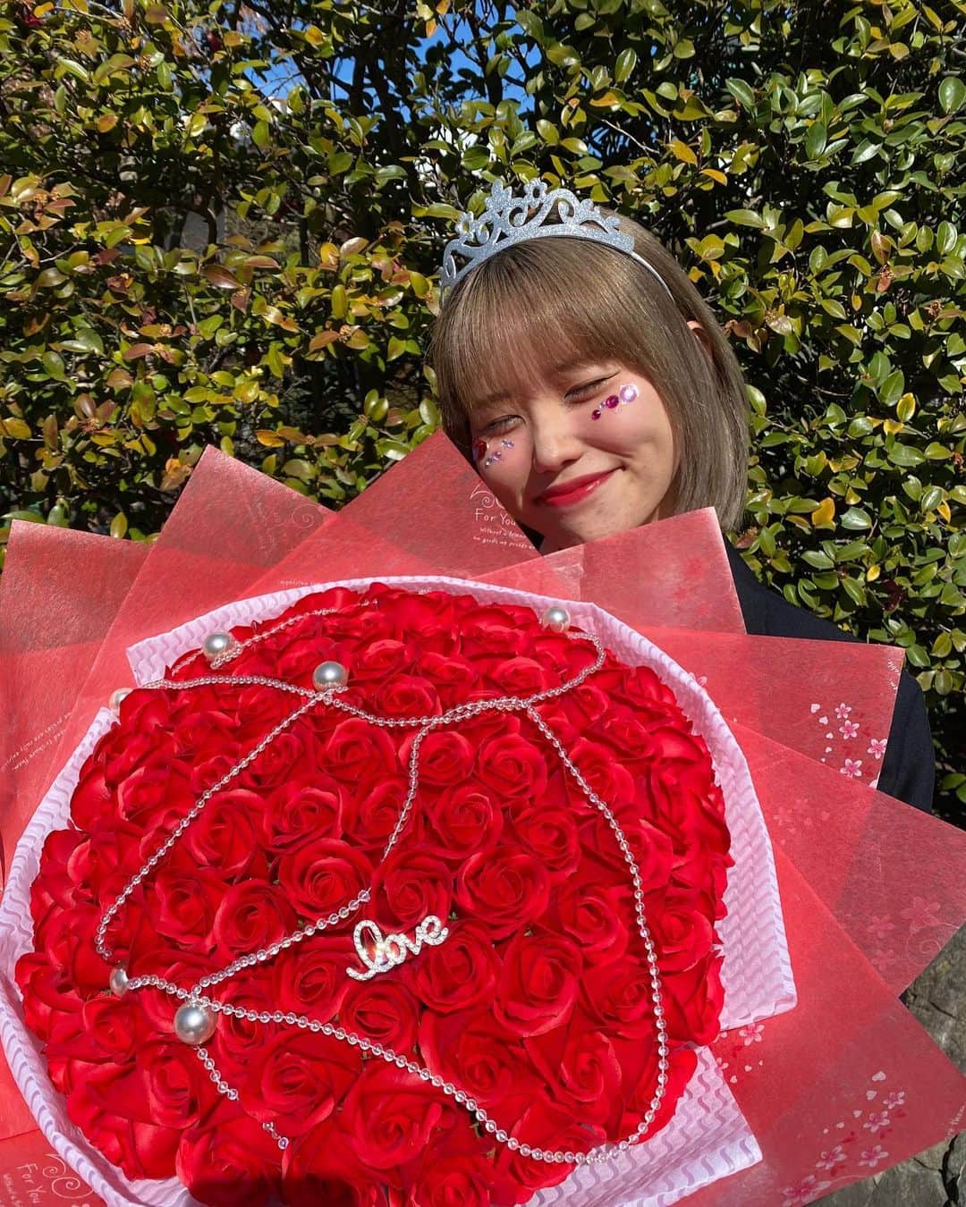 あいなんのインスタグラム：「卒業しました🌸🏫🎓😂」