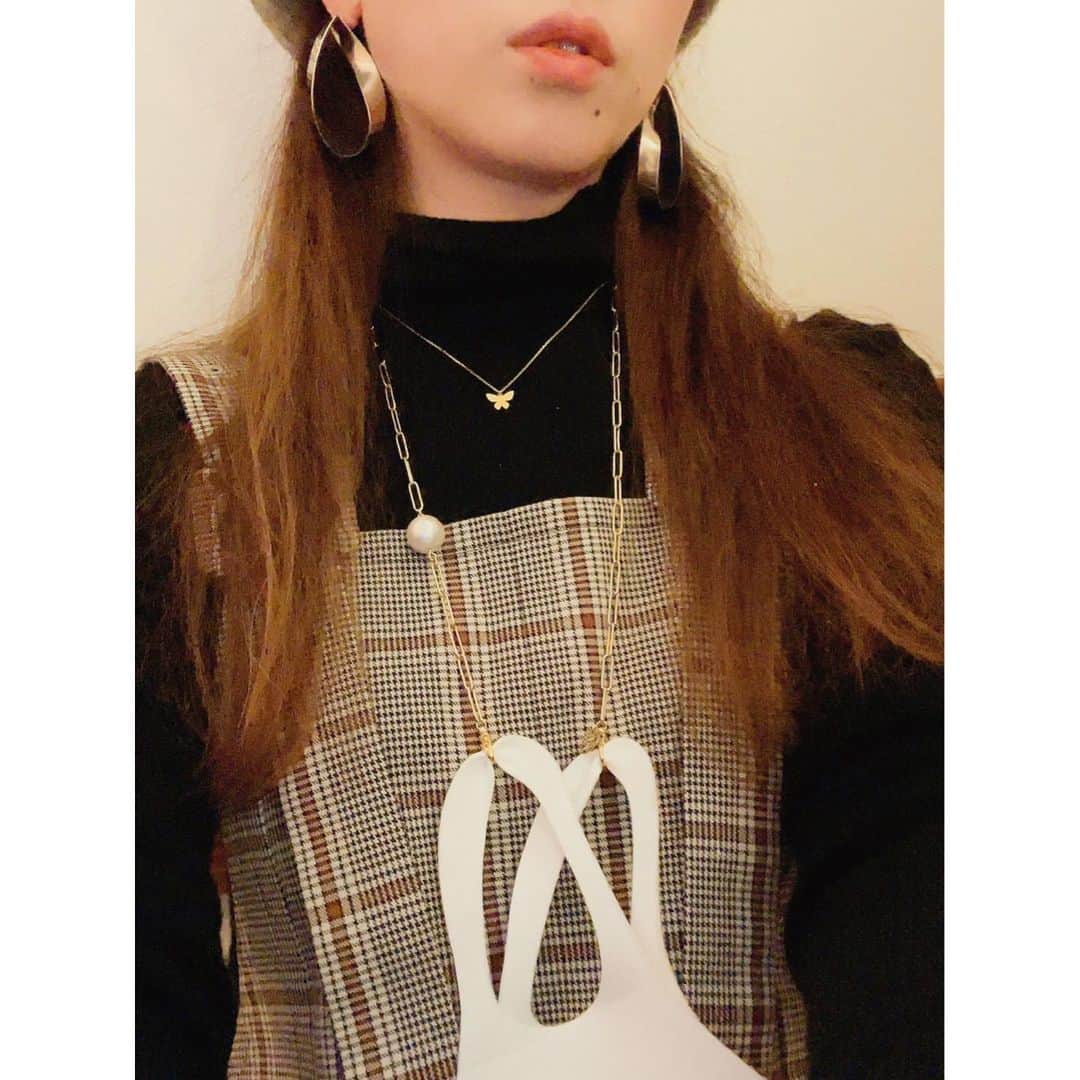 azumiのインスタグラム：「ご飯食べる時便利 　 こちらは @tunobyazumi  Point Pearl Mask Chain  #tunobyazumi  #maskchain」