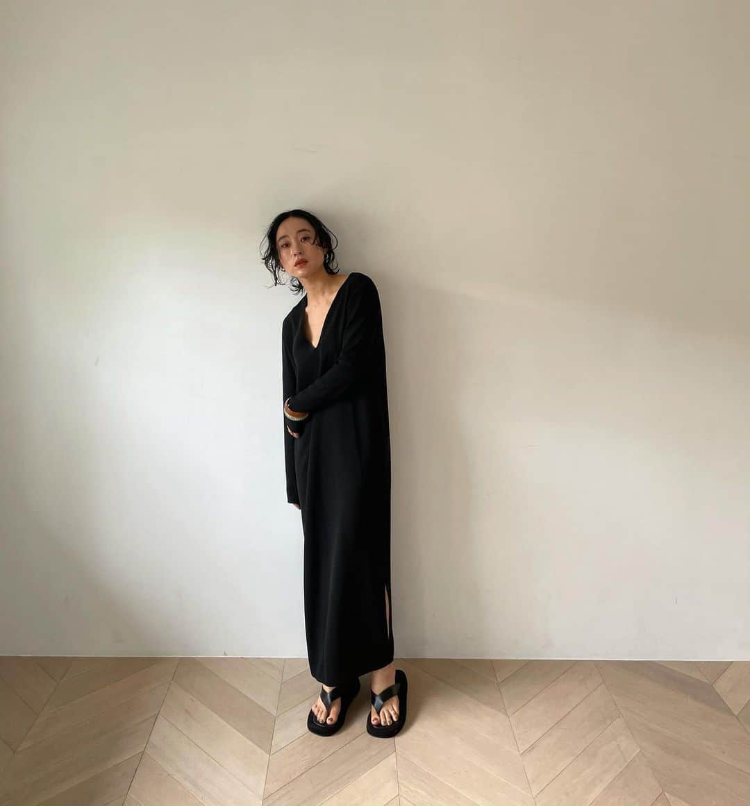 のインスタグラム：「今日はさらりとワンピース。 とても気持ちが高まる良い撮影でした。」
