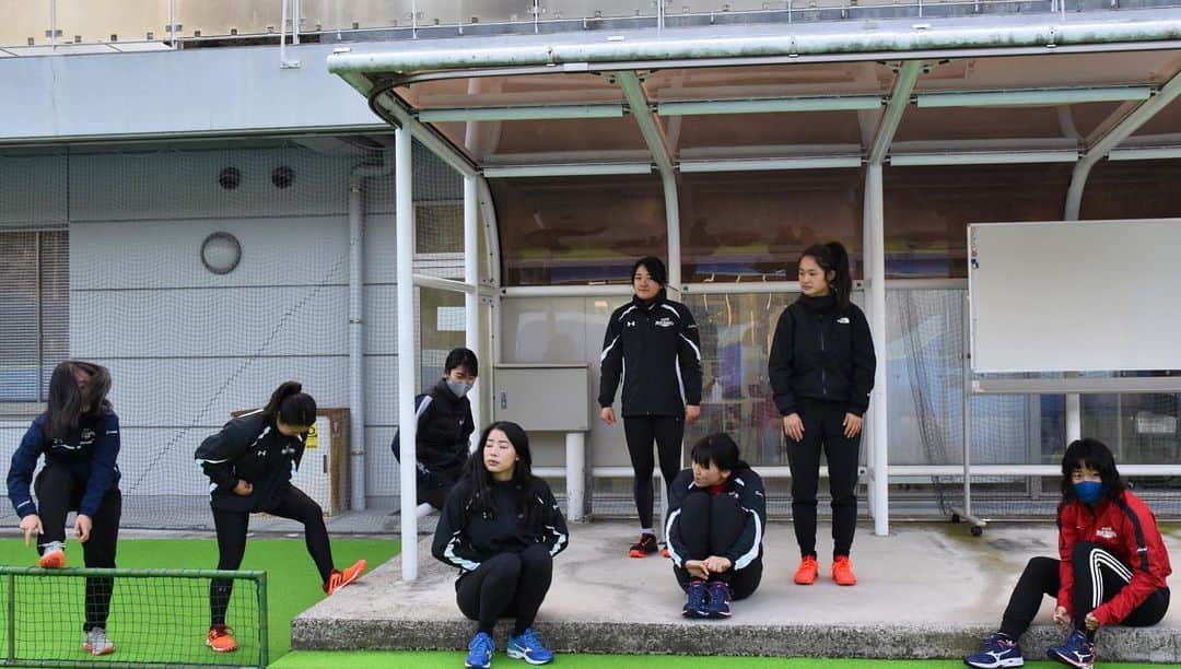 のインスタグラム：「. 練習前の素のみんな🧸 寝てないよ。笑」
