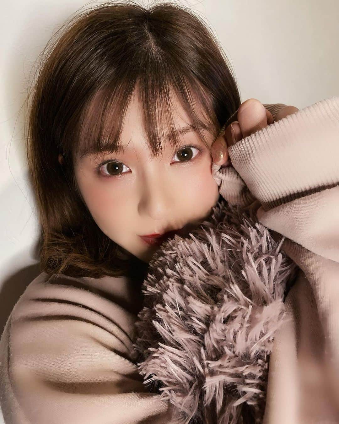 谷川愛梨のインスタグラム：「🌸3月🌸 今月もよろしくおねがいします🤍  新作『クリオネシリーズ1day』の クリオネガレット装着👀💛 とっても自然な色味で可愛いっ🥺 とゅるんとした目になれるぅ♬ 他の色味も気になるなぁ˚✧₊⁎❝᷀ົཽ≀ˍ̮ ❝᷀ົཽ⁎⁺˳✧༚ #クリオネシリーズ #クイーンアイズ #クリオネガレット #カラコン」