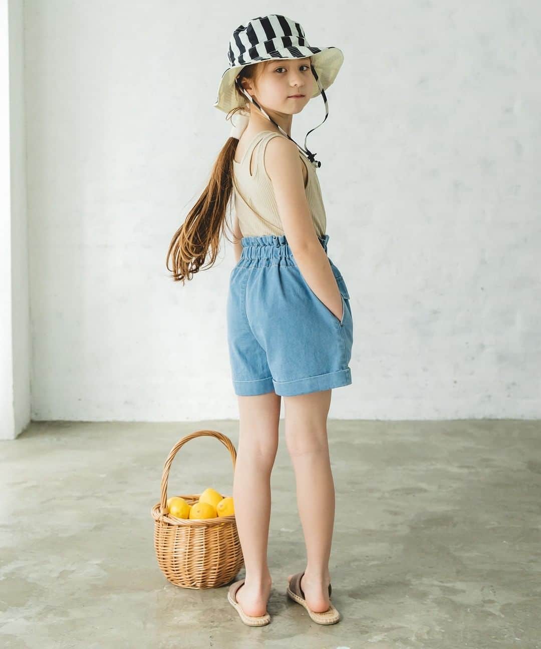 coucou manon フォトイベントをする子供服ブランドさんのインスタグラム写真 - (coucou manon フォトイベントをする子供服ブランドInstagram)「■pairmanon pre spring collection 2021■  豊富な柄バリで新登場したガールズハーフパンツです。 トップスをインしてウエストのギャザーを見せて着るのもおすすめ。  ✔商品名:【さらコットン100%】【リンクコーデ】コットン ガールズ ハーフパンツ 無地 ドット ストライプ チェック 三角柄 ✔通常価格:1,590円 ✔商品番号:MN1SSPT954  LINE@お友達登録で10%オフクーポン プロフィールのURLをクリック→公式オンラインショップ内のLINE@お友達登録リンクをクリック  pairmanon LINE@公式アカウントではお友達限定で… ・週末限定タイムセール ・限定クーポン ・新作入荷、再入荷のお知らせ を配信中  #ペアマノン #pairmanon #kidscode #kids_japan #キッズ服 #キッズコーデ #キッズファッション #キッズモデル #子供 #子供服 #ギフト #娘コーデ #キッズフォト #ムスメ #親バカ部 #リンクコーデ #親子コーデ #子供服通販 #子供服コーデ #女の子コーデ #男の子コーデ #新作公開 #春夏 #春夏服 #新作 #プチプラコーデ #おそろコーデ #2021ss #プチプラ #子供のいる生活」3月1日 20時00分 - pairmanon