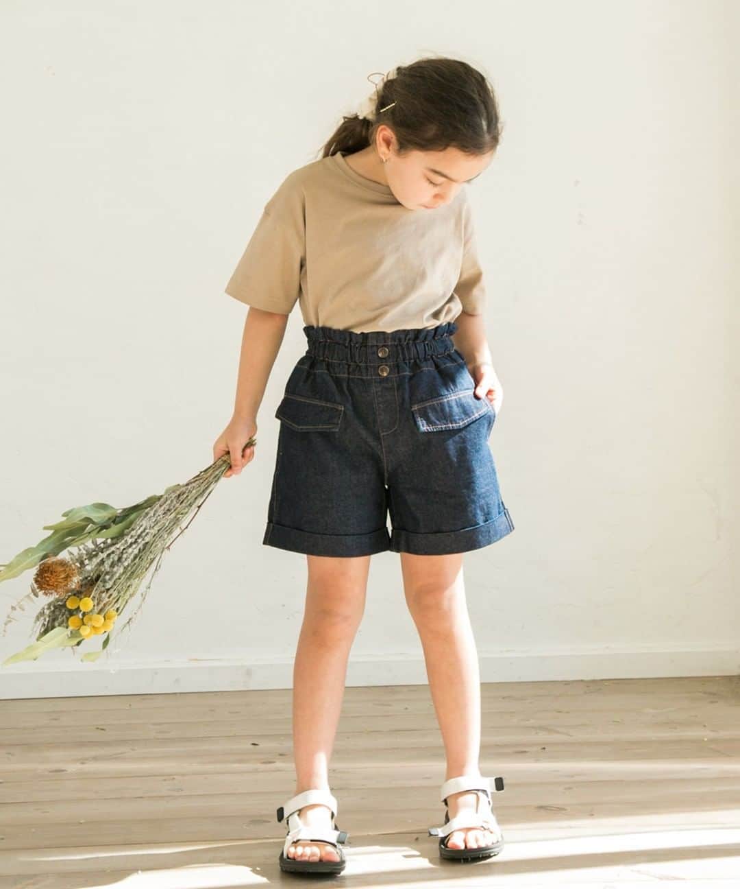 coucou manon フォトイベントをする子供服ブランドさんのインスタグラム写真 - (coucou manon フォトイベントをする子供服ブランドInstagram)「■pairmanon pre spring collection 2021■  豊富な柄バリで新登場したガールズハーフパンツです。 トップスをインしてウエストのギャザーを見せて着るのもおすすめ。  ✔商品名:【さらコットン100%】【リンクコーデ】コットン ガールズ ハーフパンツ 無地 ドット ストライプ チェック 三角柄 ✔通常価格:1,590円 ✔商品番号:MN1SSPT954  LINE@お友達登録で10%オフクーポン プロフィールのURLをクリック→公式オンラインショップ内のLINE@お友達登録リンクをクリック  pairmanon LINE@公式アカウントではお友達限定で… ・週末限定タイムセール ・限定クーポン ・新作入荷、再入荷のお知らせ を配信中  #ペアマノン #pairmanon #kidscode #kids_japan #キッズ服 #キッズコーデ #キッズファッション #キッズモデル #子供 #子供服 #ギフト #娘コーデ #キッズフォト #ムスメ #親バカ部 #リンクコーデ #親子コーデ #子供服通販 #子供服コーデ #女の子コーデ #男の子コーデ #新作公開 #春夏 #春夏服 #新作 #プチプラコーデ #おそろコーデ #2021ss #プチプラ #子供のいる生活」3月1日 20時00分 - pairmanon