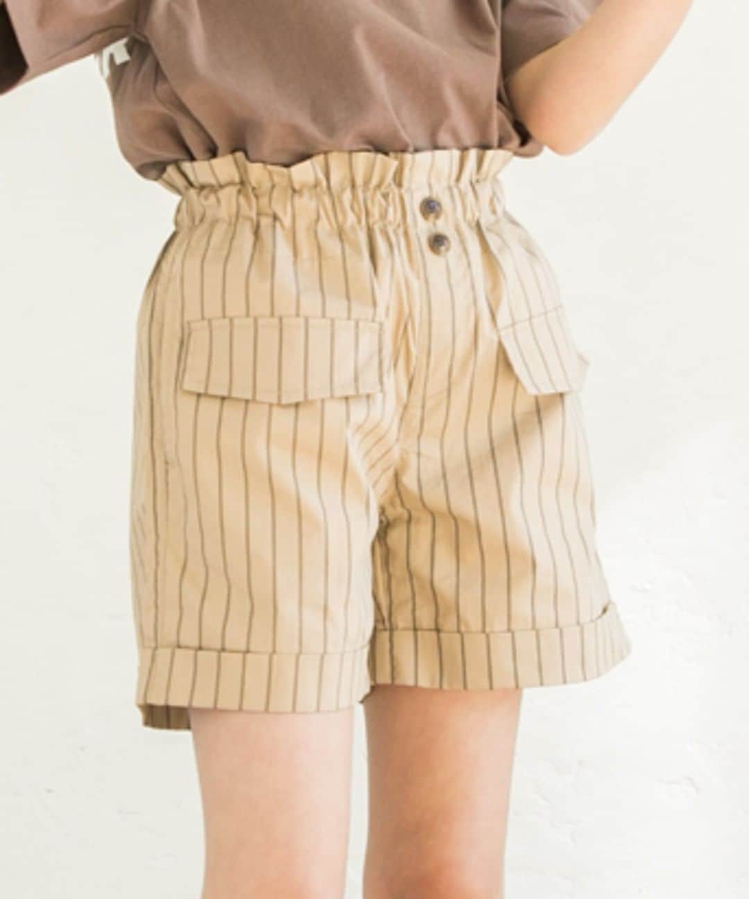 coucou manon フォトイベントをする子供服ブランドさんのインスタグラム写真 - (coucou manon フォトイベントをする子供服ブランドInstagram)「■pairmanon pre spring collection 2021■  豊富な柄バリで新登場したガールズハーフパンツです。 トップスをインしてウエストのギャザーを見せて着るのもおすすめ。  ✔商品名:【さらコットン100%】【リンクコーデ】コットン ガールズ ハーフパンツ 無地 ドット ストライプ チェック 三角柄 ✔通常価格:1,590円 ✔商品番号:MN1SSPT954  LINE@お友達登録で10%オフクーポン プロフィールのURLをクリック→公式オンラインショップ内のLINE@お友達登録リンクをクリック  pairmanon LINE@公式アカウントではお友達限定で… ・週末限定タイムセール ・限定クーポン ・新作入荷、再入荷のお知らせ を配信中  #ペアマノン #pairmanon #kidscode #kids_japan #キッズ服 #キッズコーデ #キッズファッション #キッズモデル #子供 #子供服 #ギフト #娘コーデ #キッズフォト #ムスメ #親バカ部 #リンクコーデ #親子コーデ #子供服通販 #子供服コーデ #女の子コーデ #男の子コーデ #新作公開 #春夏 #春夏服 #新作 #プチプラコーデ #おそろコーデ #2021ss #プチプラ #子供のいる生活」3月1日 20時00分 - pairmanon