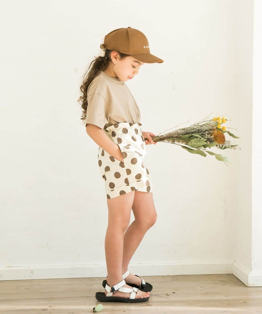 coucou manon フォトイベントをする子供服ブランドさんのインスタグラム写真 - (coucou manon フォトイベントをする子供服ブランドInstagram)「■pairmanon pre spring collection 2021■  豊富な柄バリで新登場したガールズハーフパンツです。 トップスをインしてウエストのギャザーを見せて着るのもおすすめ。  ✔商品名:【さらコットン100%】【リンクコーデ】コットン ガールズ ハーフパンツ 無地 ドット ストライプ チェック 三角柄 ✔通常価格:1,590円 ✔商品番号:MN1SSPT954  LINE@お友達登録で10%オフクーポン プロフィールのURLをクリック→公式オンラインショップ内のLINE@お友達登録リンクをクリック  pairmanon LINE@公式アカウントではお友達限定で… ・週末限定タイムセール ・限定クーポン ・新作入荷、再入荷のお知らせ を配信中  #ペアマノン #pairmanon #kidscode #kids_japan #キッズ服 #キッズコーデ #キッズファッション #キッズモデル #子供 #子供服 #ギフト #娘コーデ #キッズフォト #ムスメ #親バカ部 #リンクコーデ #親子コーデ #子供服通販 #子供服コーデ #女の子コーデ #男の子コーデ #新作公開 #春夏 #春夏服 #新作 #プチプラコーデ #おそろコーデ #2021ss #プチプラ #子供のいる生活」3月1日 20時00分 - pairmanon