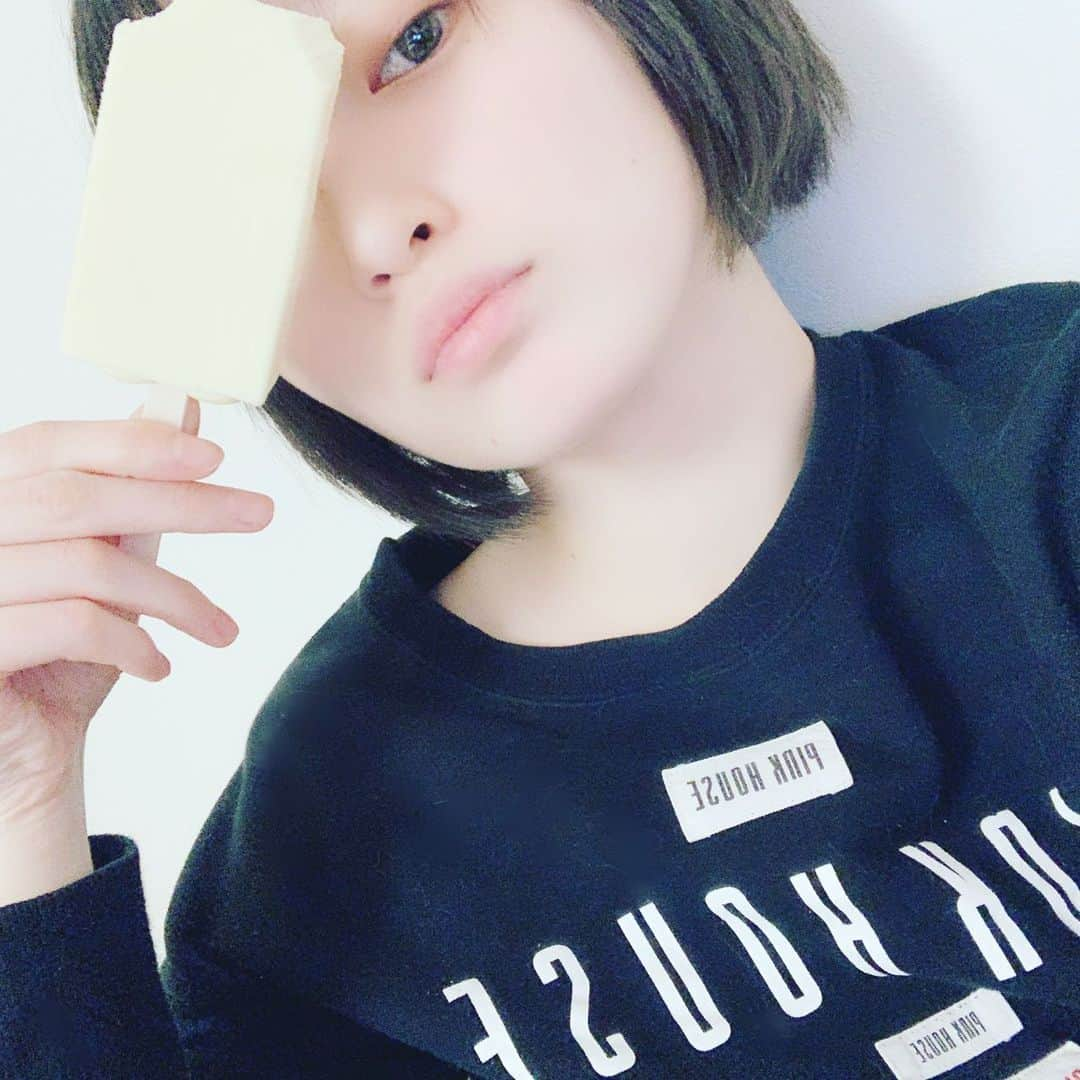 宮本佳林さんのインスタグラム写真 - (宮本佳林Instagram)「♡﻿ ﻿ かじるバターアイス﻿ 食べてみたくて食べた﻿ ﻿ 美味しかったよ﻿ ﻿ パッケージと撮らなかったのは﻿ 完全なるミスだよ﻿ ﻿ #かじるバターアイス﻿ #おいしい﻿ #アイス﻿ #宮本佳林﻿ ﻿ ﻿ ﻿ ﻿」3月1日 20時24分 - karin_miyamoto.official