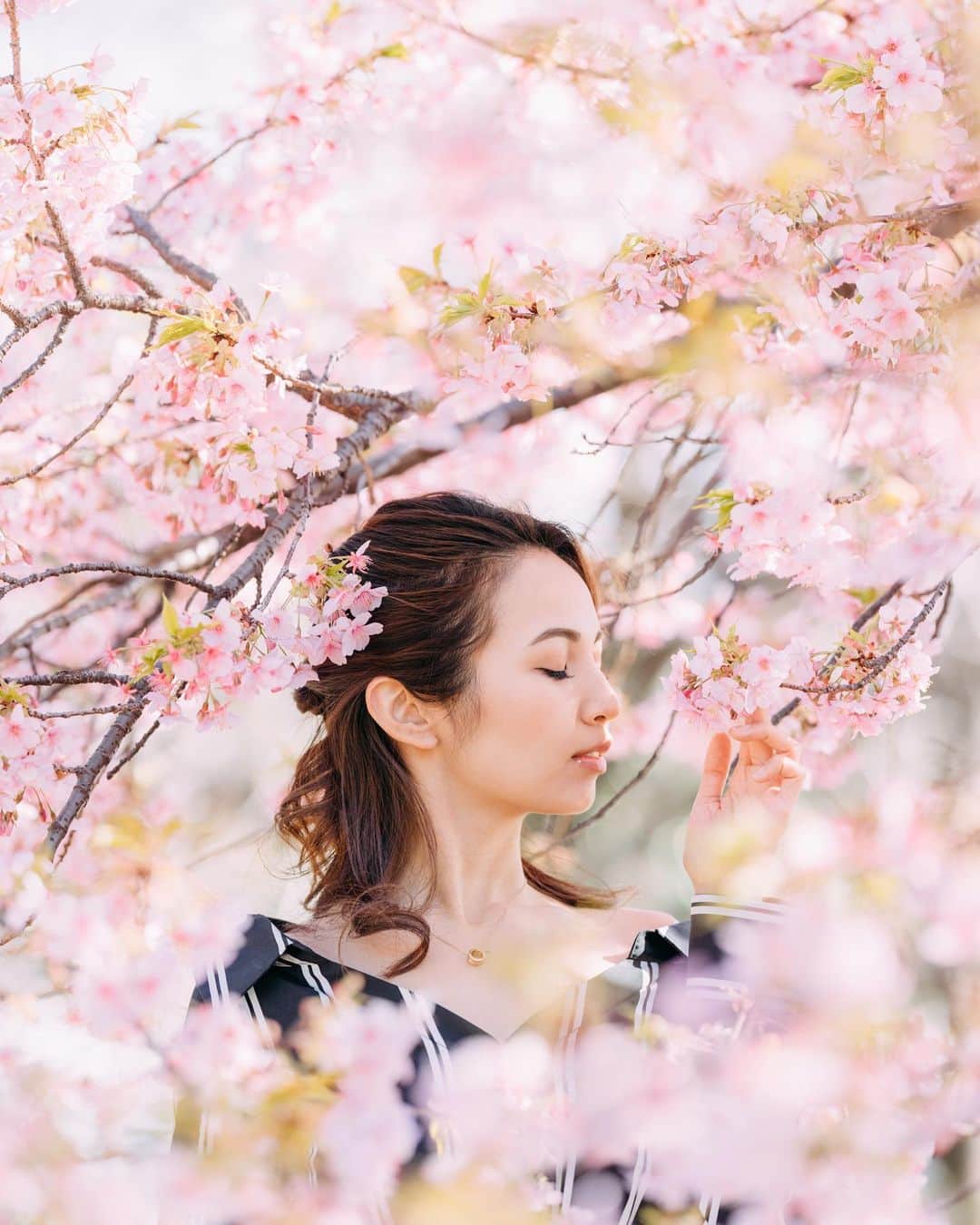 DJ Cellyさんのインスタグラム写真 - (DJ CellyInstagram)「今日から3月🌸  ストーリーに載せたら、もう桜咲いてるの？って沢山DM頂きましたが、河津桜です。  いろんな場所にちらほら咲いてるけど、もう少しで散っちゃうかなあ…  私が撮影したのは、代官山の西郷山公園🍃  #河津桜 #かわずざくら #代官山  #西郷山公園 #西郷山公園でピクニック #代官山西郷山 #西郷山公園の桜 #河津桜満開 #河津桜🌸 #河津桜2021 #お花見2021 #東京桜 #代官山お散歩 #お散歩日和 #お花見デート #春日和 #春桜 #お花見スポット #japinay #cherryblossomseason #japanesecherryblossom #japinay」3月1日 11時47分 - celly_cecilia
