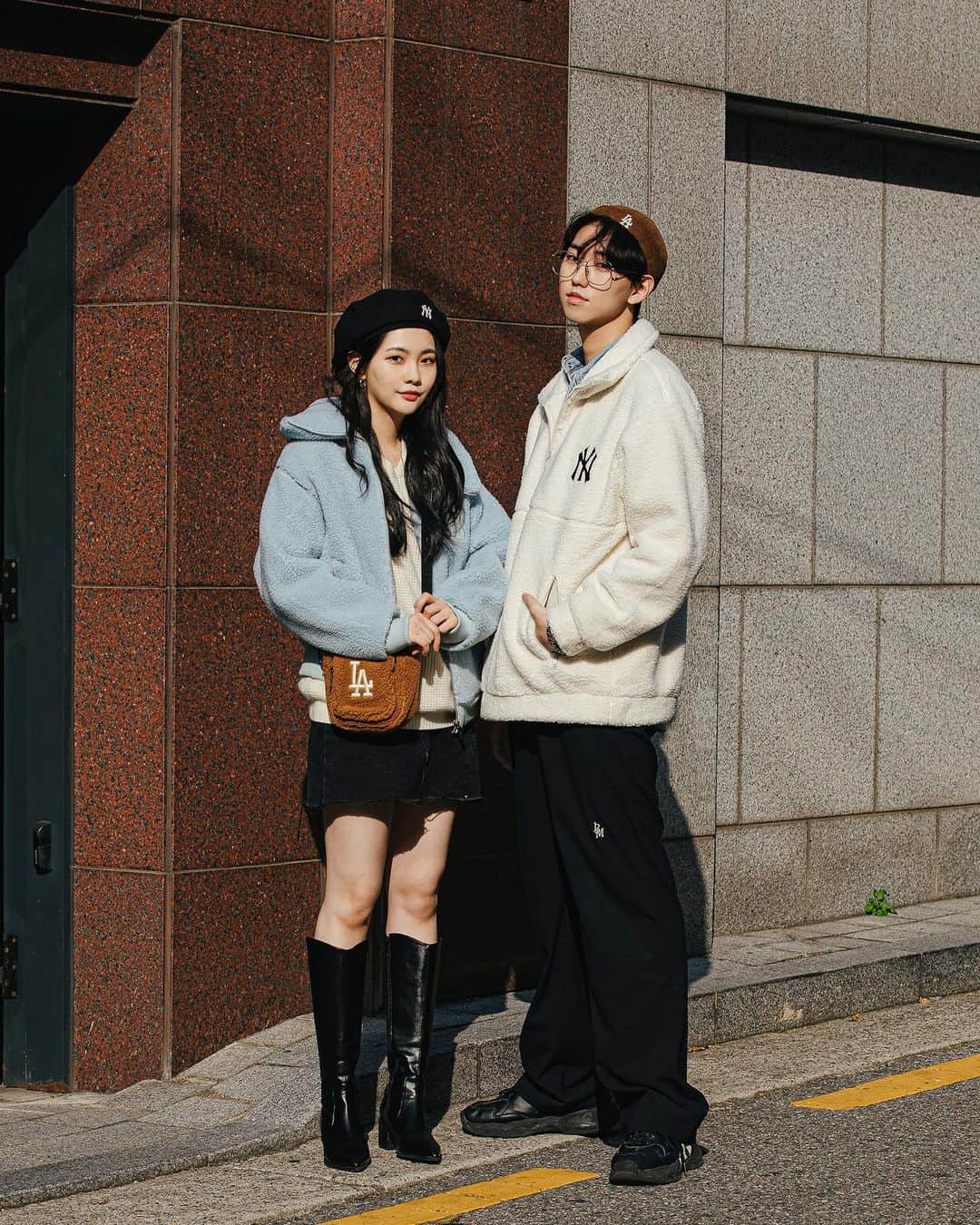 가로수길 , Seoulのインスタグラム：「Street ✨ @mlbkorea  . 비가 하루종일 내리고 나면 다시 추워지려나 ?❄️」