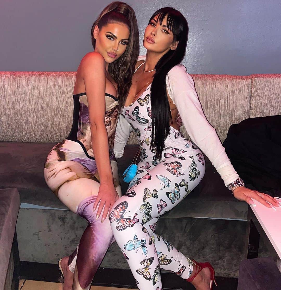 のインスタグラム：「Two peas in a pod @ania_ania」