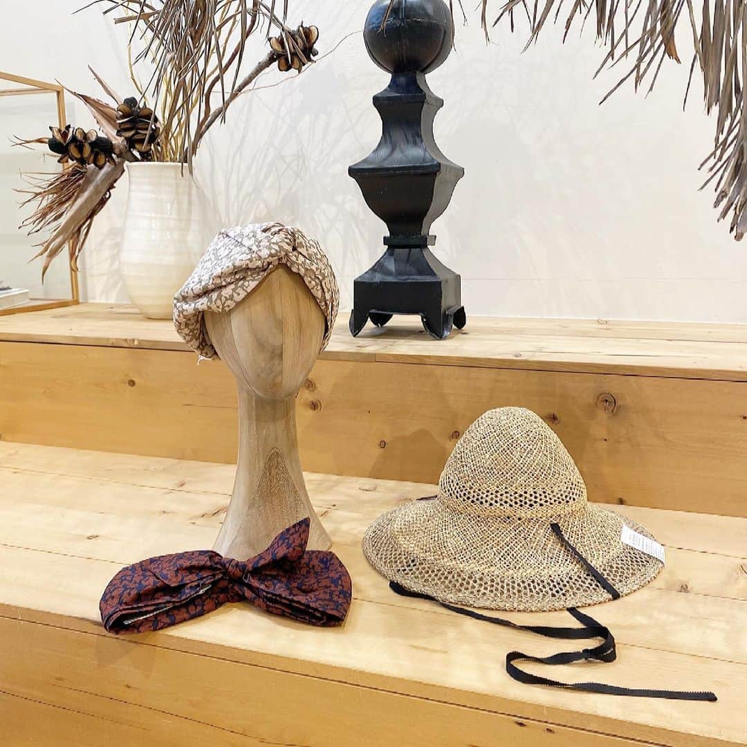 BEAMS WOMEN SHIBUYAのインスタグラム：「【Recommend item!!】﻿ ＜La Maison de Lyllis＞﻿ ﻿ 通信販売も承っております🌿﻿ お電話にて、お気軽にお問い合わせ下さい。﻿ ☎︎03-3780-5501﻿ ﻿ －－－－－－－－－－－－－－﻿ ﻿ ・turban﻿ 61-68-0505-742﻿ ¥7,480-﻿ ﻿ ・hat﻿ 61-41-0685-742﻿ ¥14,300-﻿ ﻿ #lamaisondelyllis  #beams#beams_women_shibuya#raybeams#ビームス#レイビームス#ビームスボーイ」