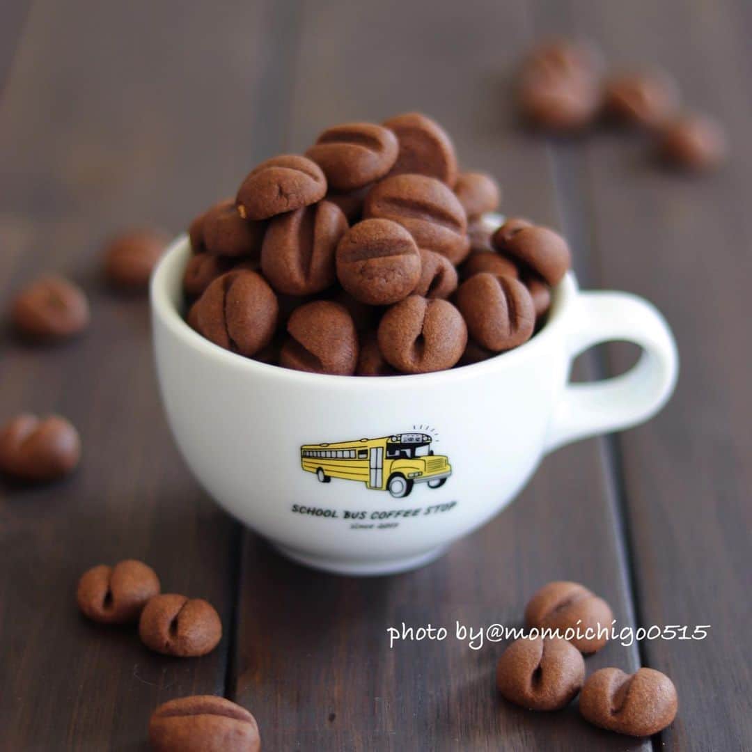 YASUKO TAKESUEさんのインスタグラム写真 - (YASUKO TAKESUEInstagram)「. おやつに作った コーヒー豆クッキー🥰💕 . 投稿するほどでもないかなって思いましたが😂 個人的に凄く気に入ったので記念に投稿しました😅🌟💕💕 . . 今日はとても暖かいですね🥰💕 . . #お菓子作り #手作りおやつ #スイーツ #クッキー #コーヒー豆クッキー #sweets」3月1日 12時29分 - momoichigo0515