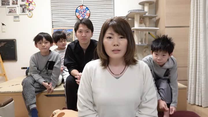 ブラザー4チャンネルのインスタグラム：「【報告】 今日の動画で皆様に報告があります。  2021.3.1  17:30〜 #brother4 #ブラザー4 #夫婦  #家族 #youtube」