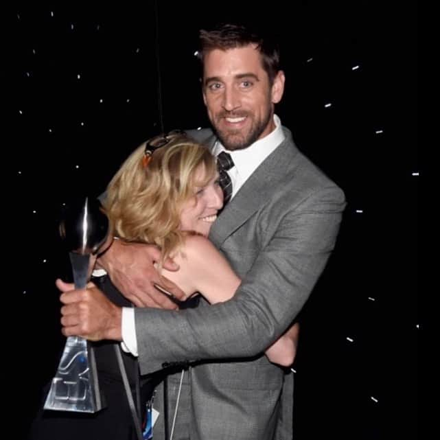 アーロン・ロジャースさんのインスタグラム写真 - (アーロン・ロジャースInstagram)「Missing Maura, gone too soon a year ago today. ❤️❤️ #bigsis #」3月1日 12時27分 - aaronrodgers12