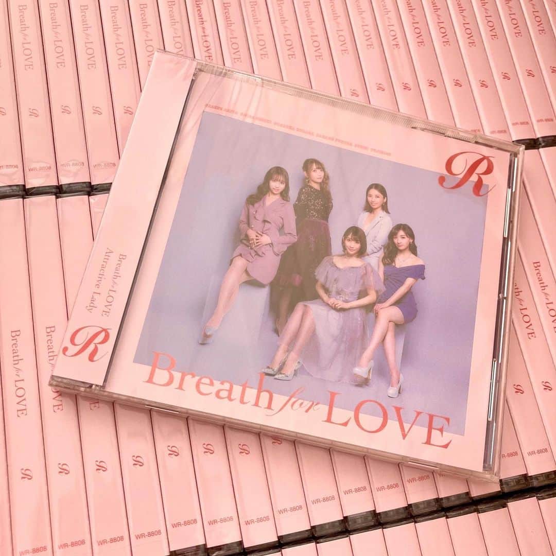 穐田和恵のインスタグラム：「𝓡 2nd single「Breath for LOVE」 発売まであと9日💿✨ CDも無事完成！ この瞬間が嬉しい…😢 凄く良い曲なので沢山の人に聴いてもらえたら嬉しいなぁ🌸  #R #SDN48 #3月」