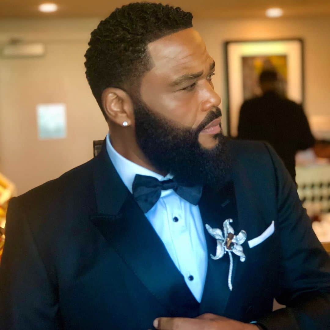 アンソニー・アンダーソンのインスタグラム：「They say it takes a village! Well here’s my tribe! Thank you @staceykutzlive for keeping my twists and beard on point! @kwdmu for keeping my skin moisturized! And @courtneydmays for keeping me dope boy fresh! Thank you @dolcegabbana @chopard  #justakidfromcompton @goldenglobes #goldenglobes」
